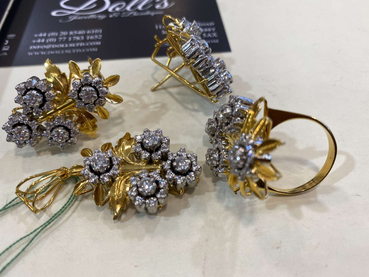 Gold Pendent Ganga Gamni Sets