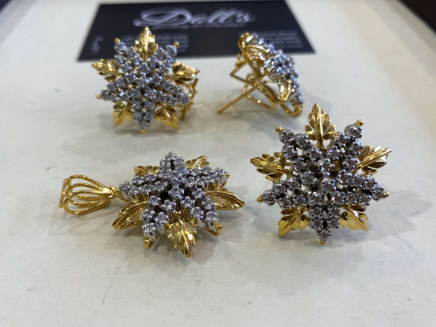 Gold Pendent Ganga Gamni Sets