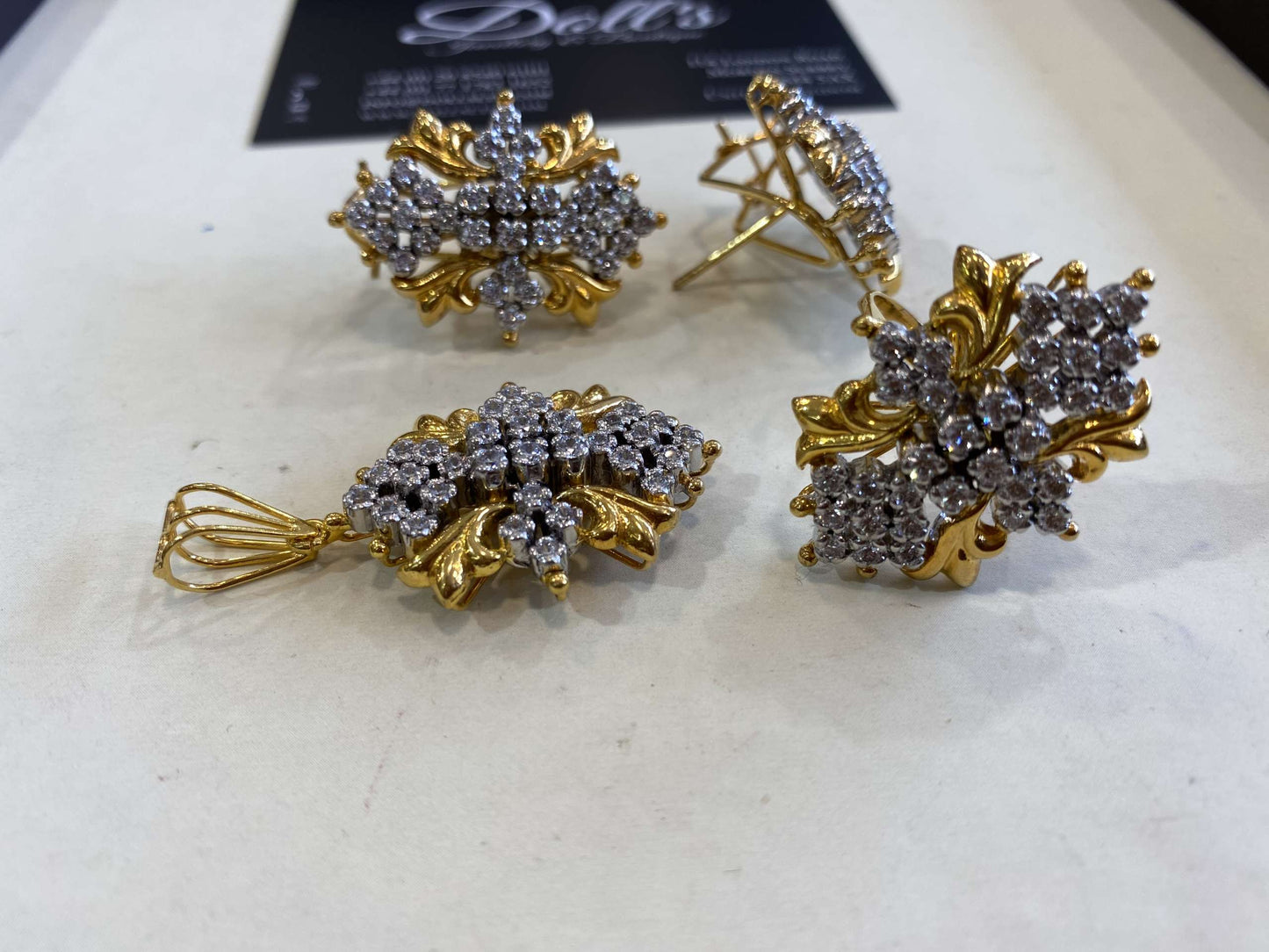 Gold Pendent Ganga Gamni Sets