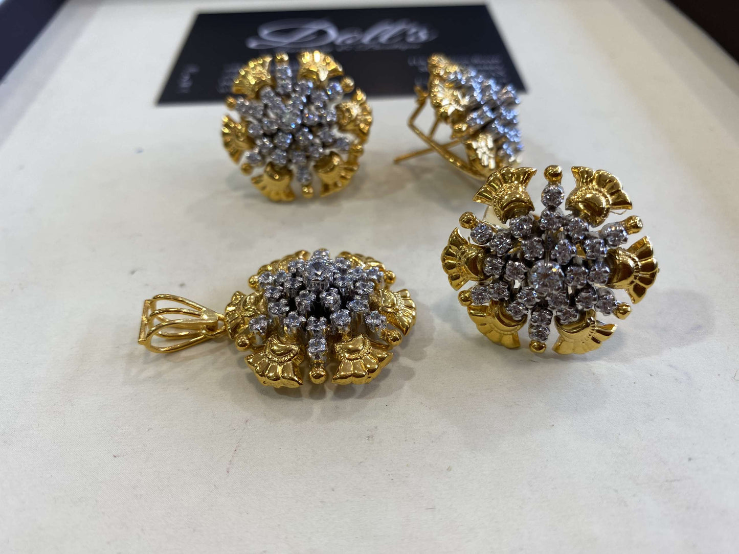 Gold Pendent Ganga Gamni Sets