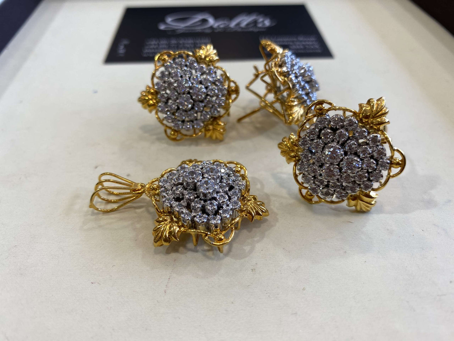 Gold Pendent Ganga Gamni Sets