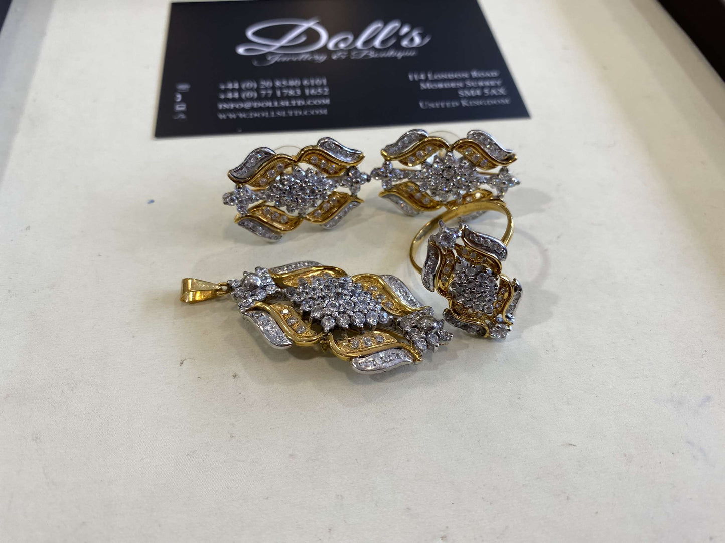 Gold Pendent Ganga Gamni Sets