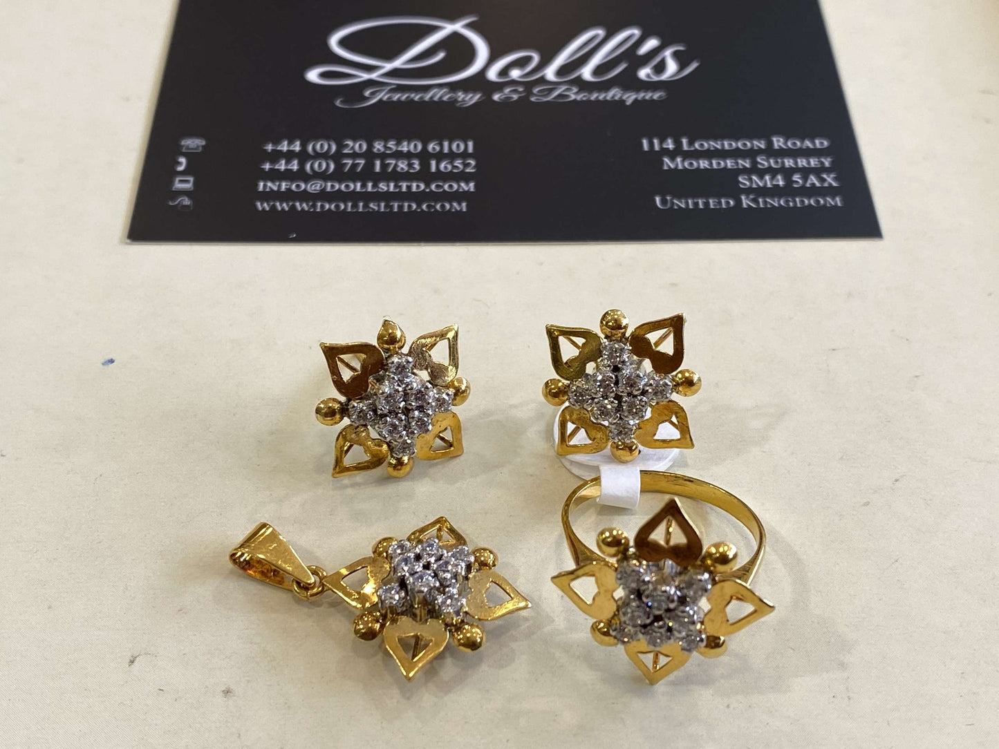 Gold Pendent Ganga Gamni Sets