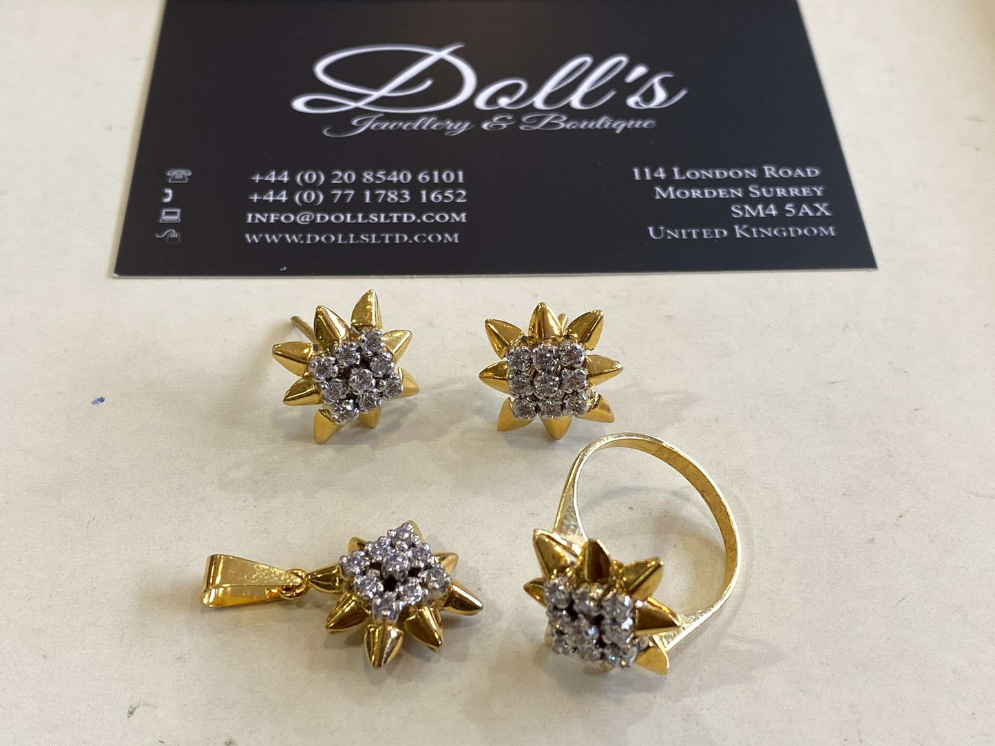Gold Pendent Ganga Gamni Sets