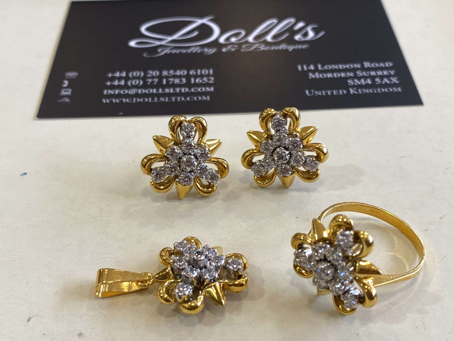 Gold Pendent Ganga Gamni Sets