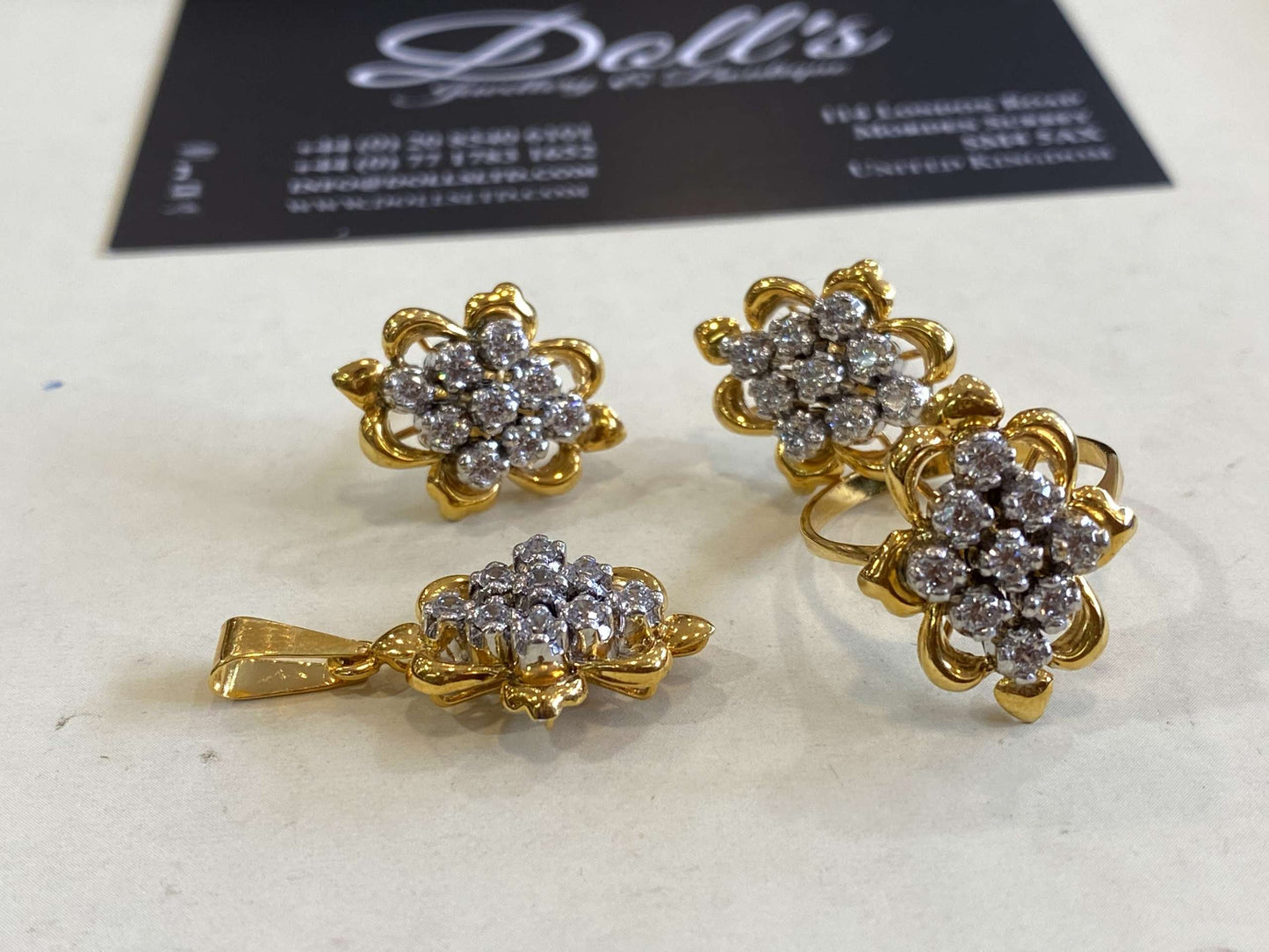 Gold Pendent Ganga Gamni Sets