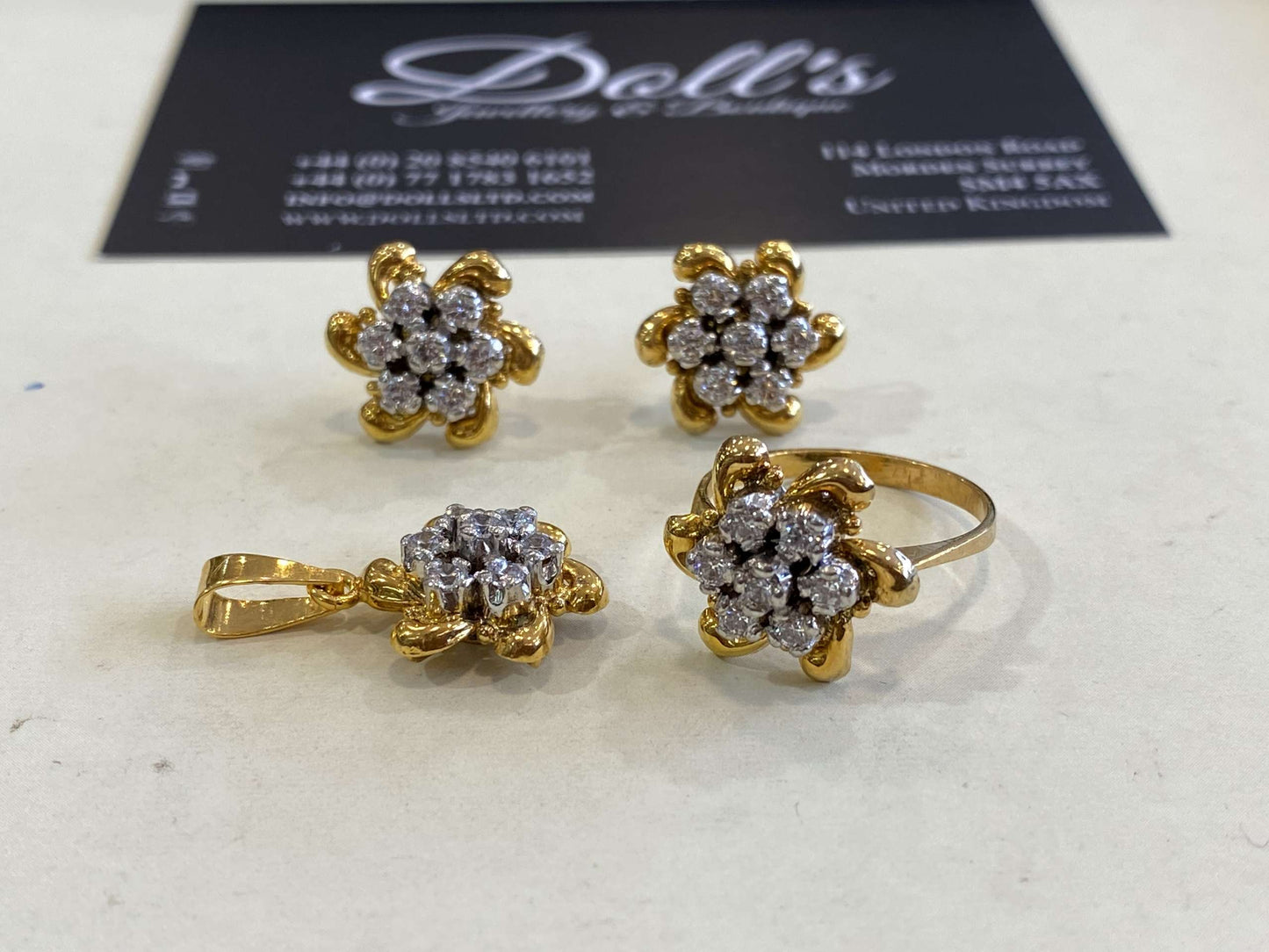 Gold Pendent Ganga Gamni Sets
