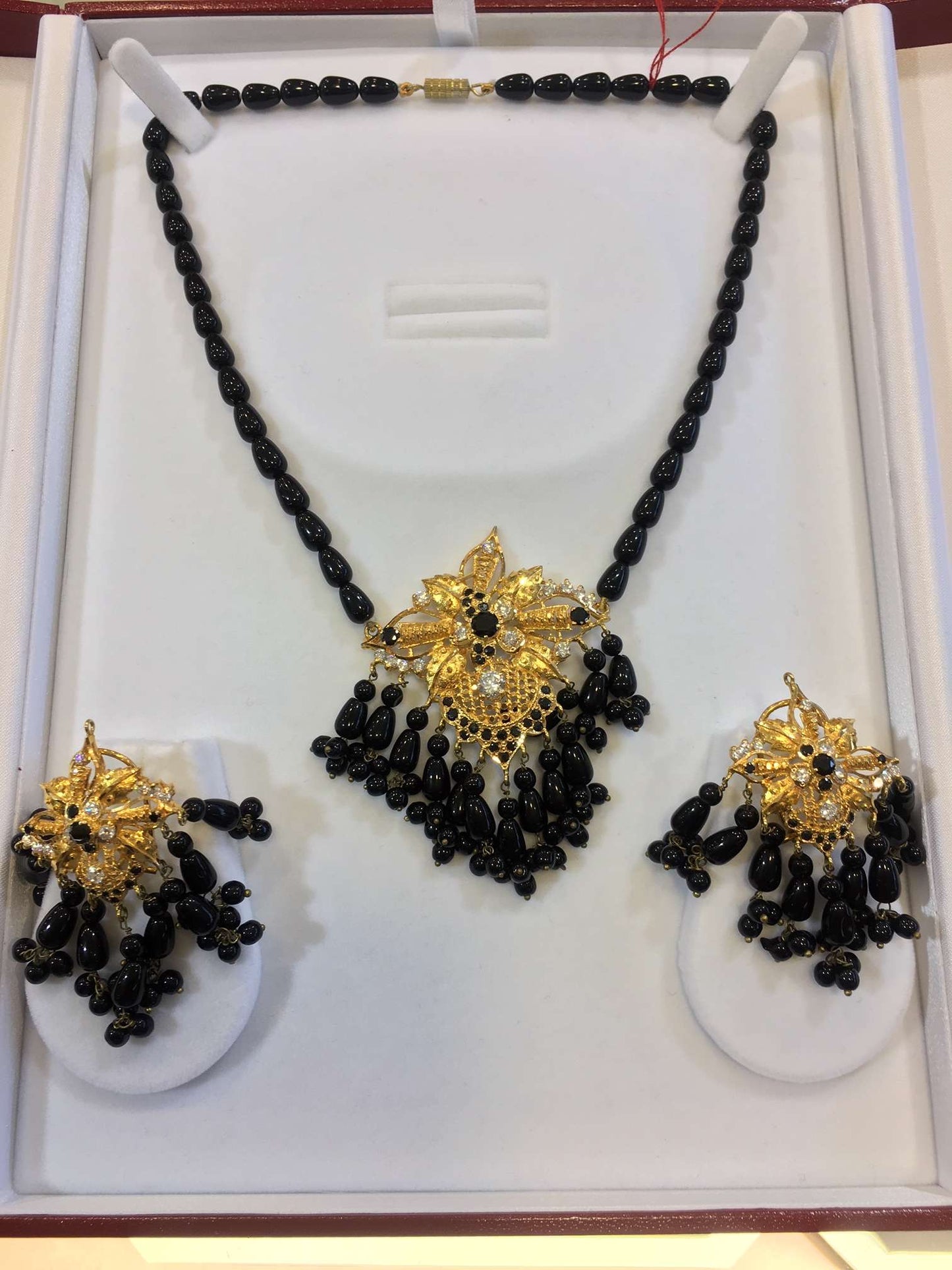 Pendant Set & Earrings 22ct Gold Set
