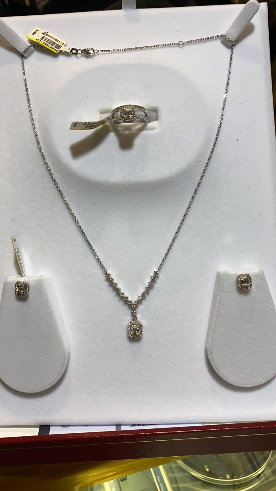 18ct White gold set with Diamonds weight 1.44ct Brilliant VS-SI quality