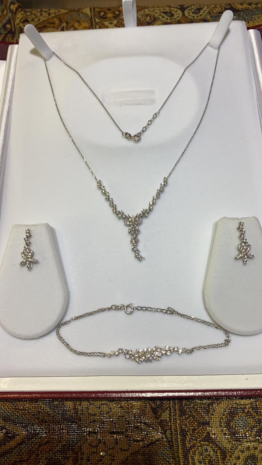 White Gold Set and Bracelet With American Diamonds