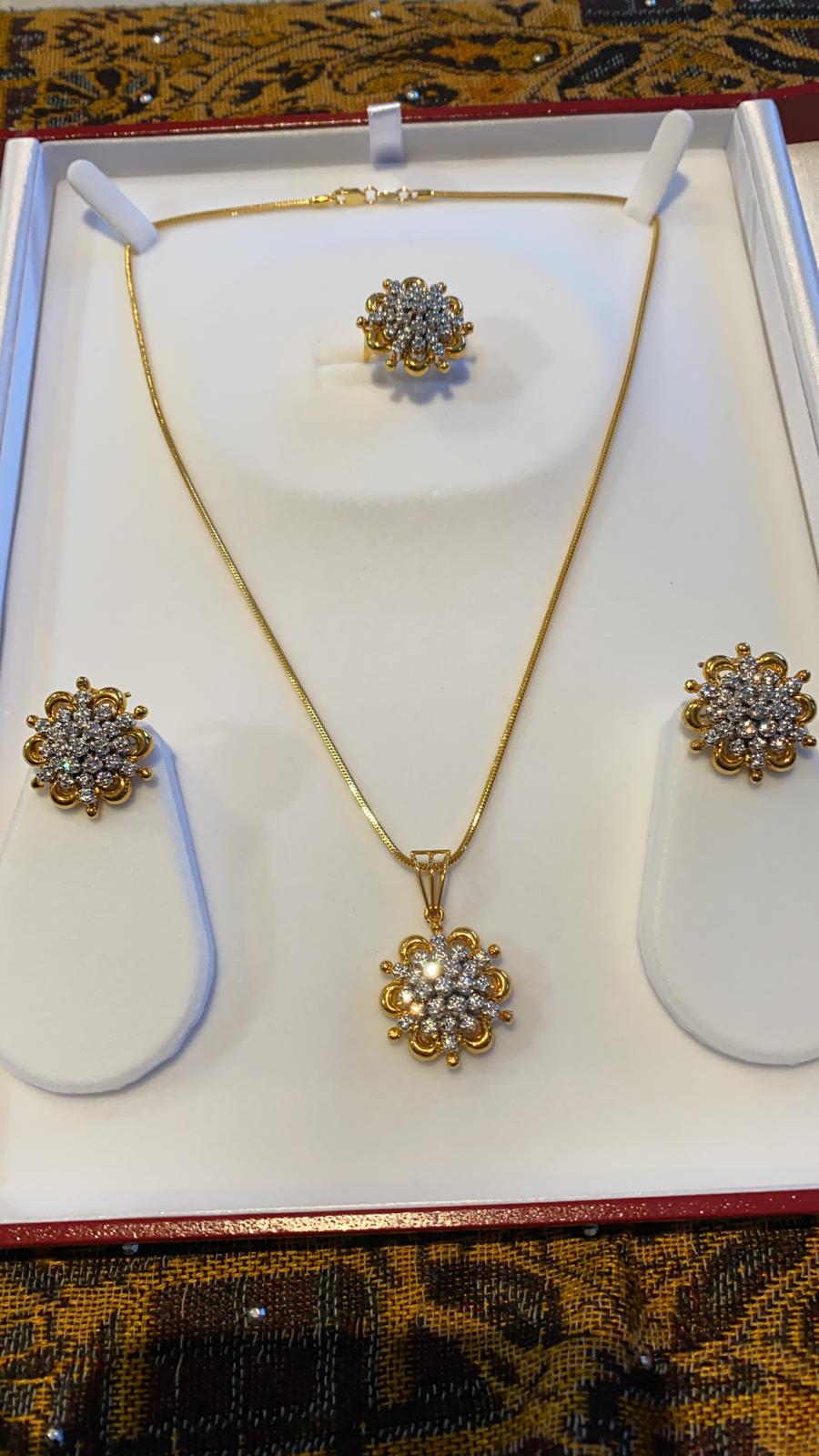 21ct Gold Gangajamni Set With American Diamonds