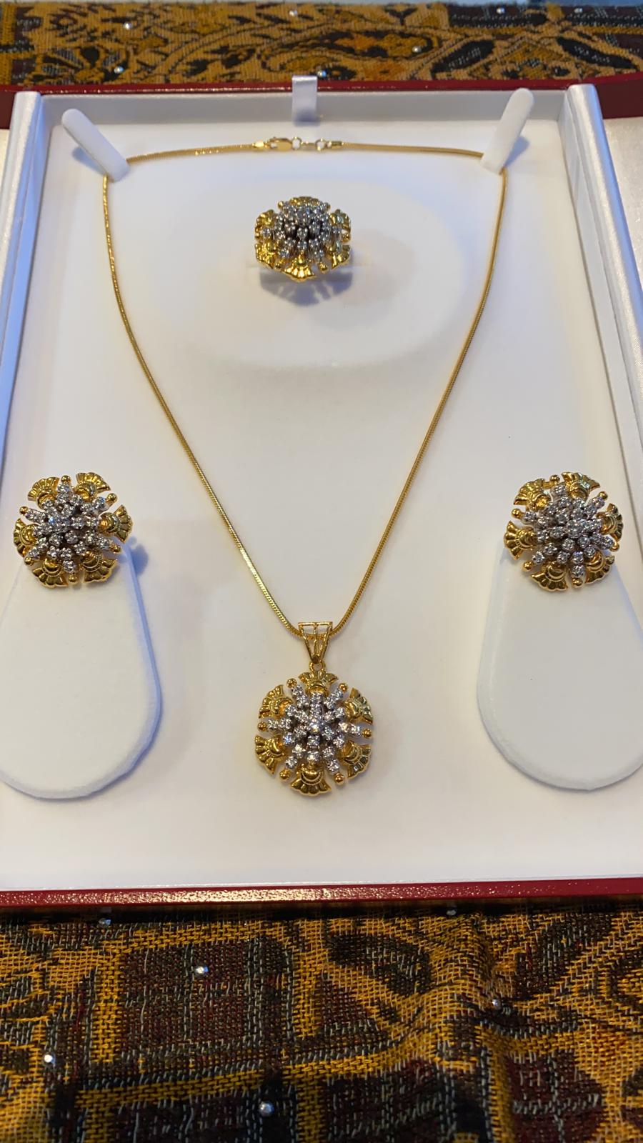 21ct Gold Gangajamni Set With American Diamonds