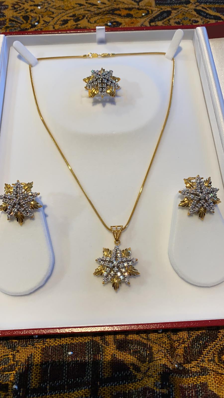 21ct Gold Gangajamni Set With American Diamonds