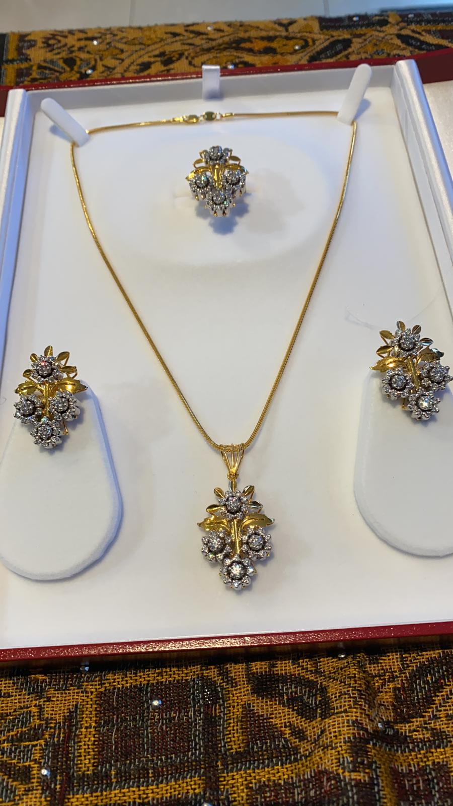 21ct Gold Gangajamni Set With American Diamonds