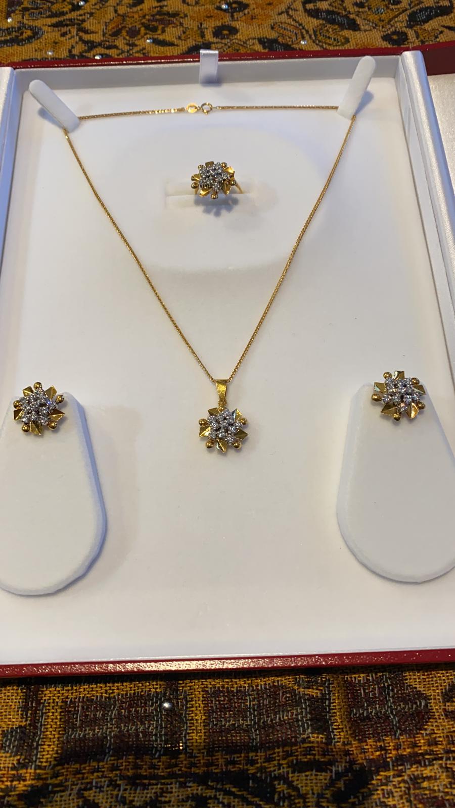 21ct Gold Gangajamni Set With American Diamonds