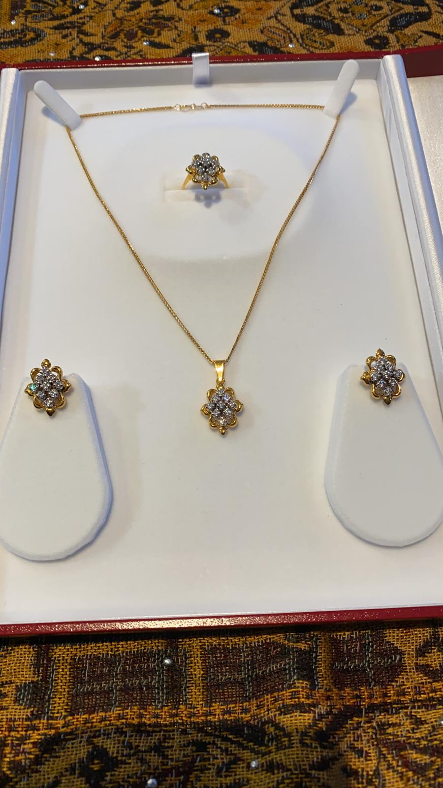 21ct Gold Gangajamni Set With American Diamonds