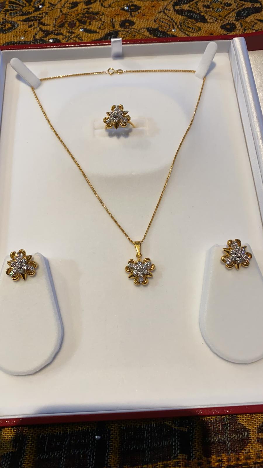 21ct Gold Gangajamni Set With American Diamonds