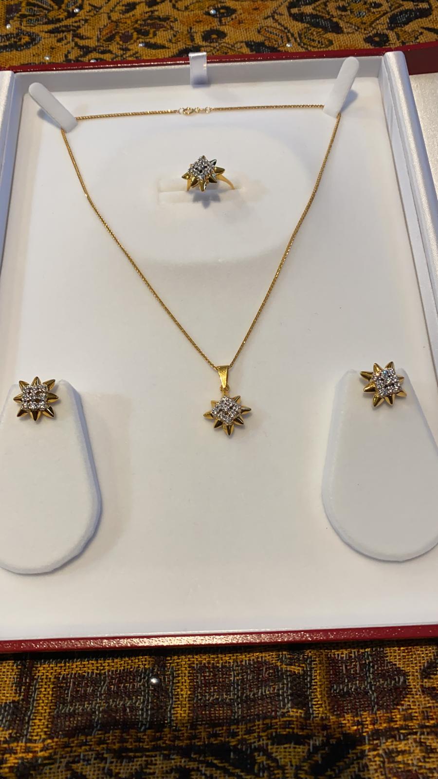 21ct Gold Gangajamni Set With American Diamonds