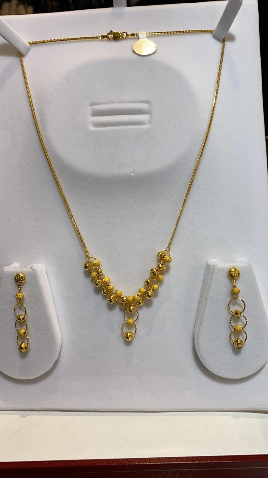 Necklace & Earrings 22ct Gold Set