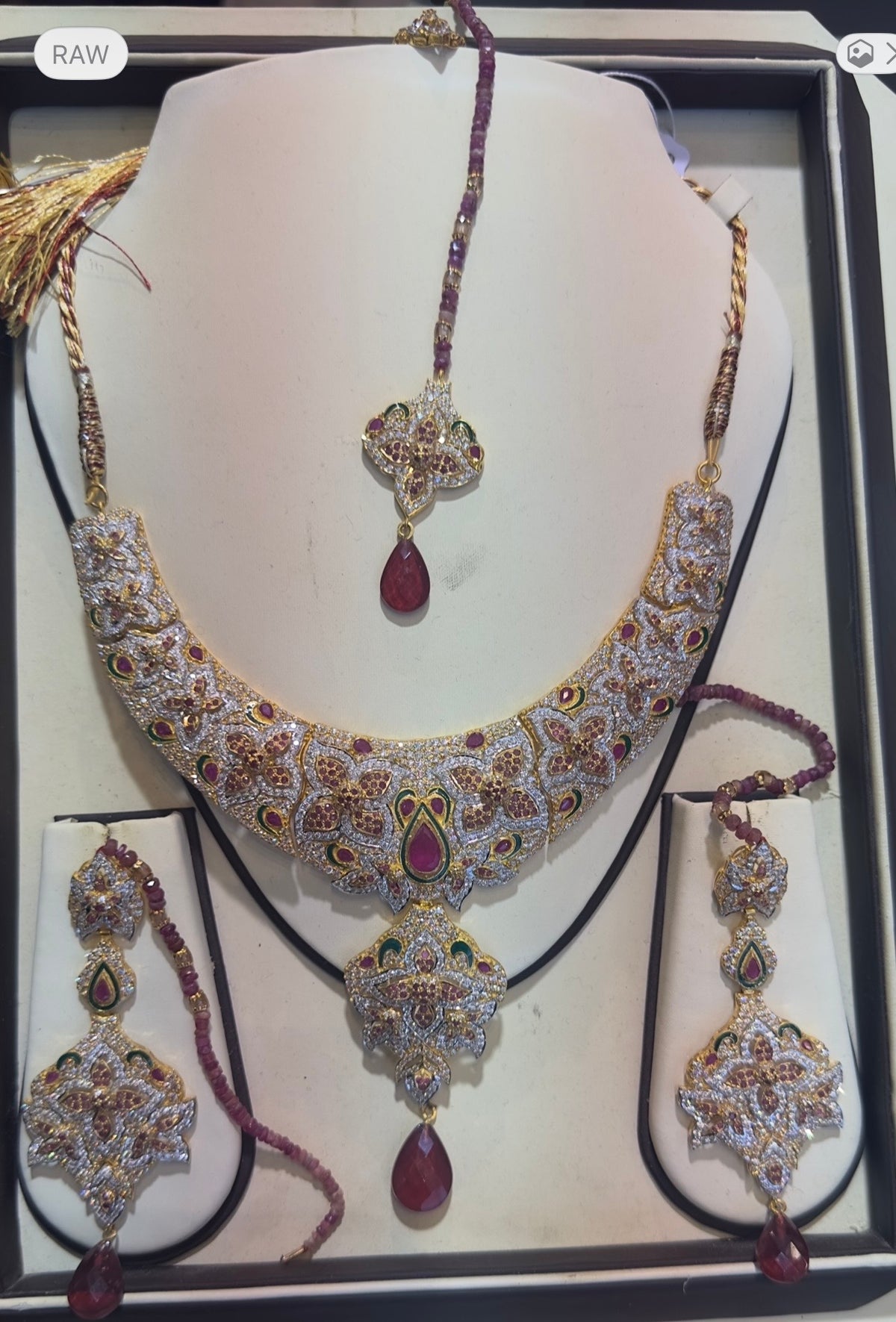 Clearance Sale on Gold Jewelry Collections