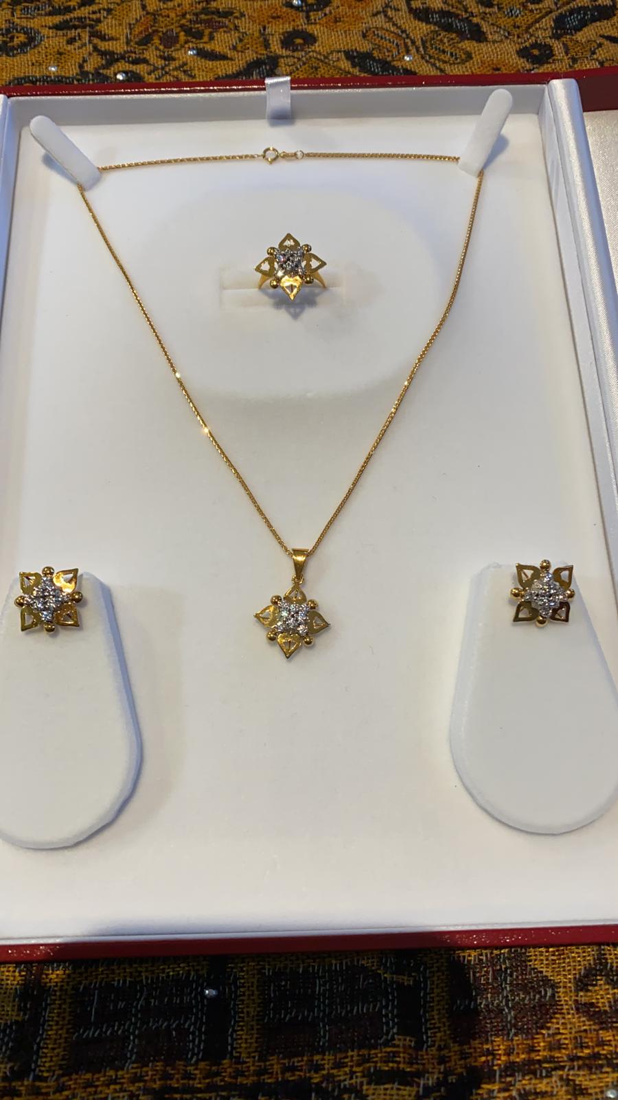 21ct Gold Gangajamni Set With American Diamonds